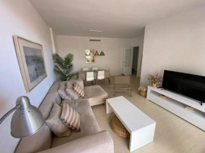 ¡Precioso apartamento en 1 línea con piscina!